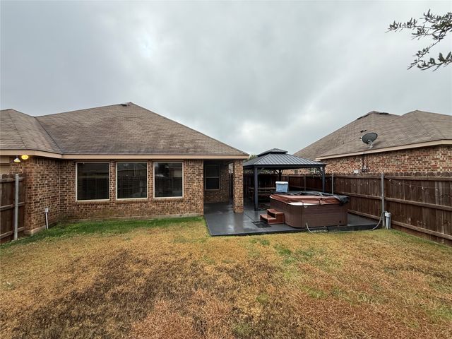 213 Warbler Drive, Desoto, TX 75115