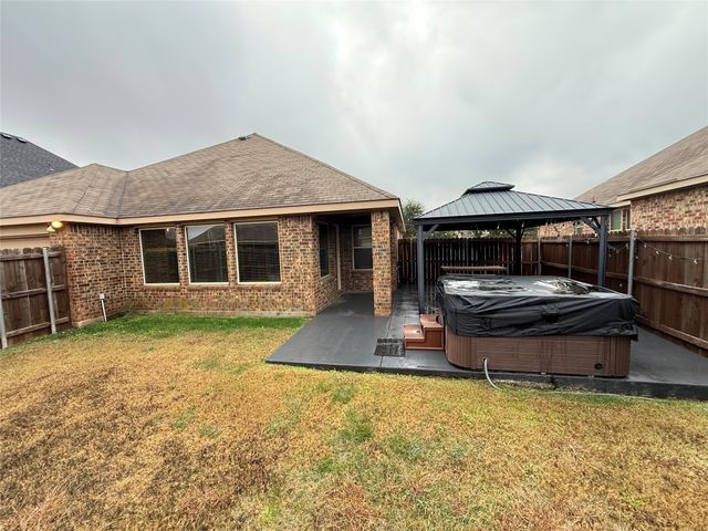 213 Warbler Drive, Desoto, TX 75115