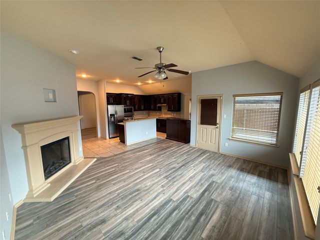 213 Warbler Drive, Desoto, TX 75115