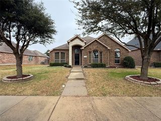 213 Warbler Drive, Desoto, TX 75115