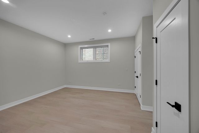 4629 S Michigan Avenue 3, Chicago, IL 60653