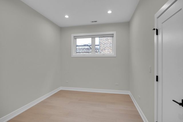 4629 S Michigan Avenue 3, Chicago, IL 60653