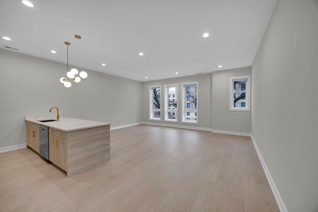 4629 S Michigan Avenue 3, Chicago, IL 60653