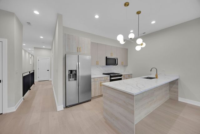 4629 S Michigan Avenue 3, Chicago, IL 60653