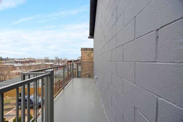 4629 S Michigan Avenue 3, Chicago, IL 60653