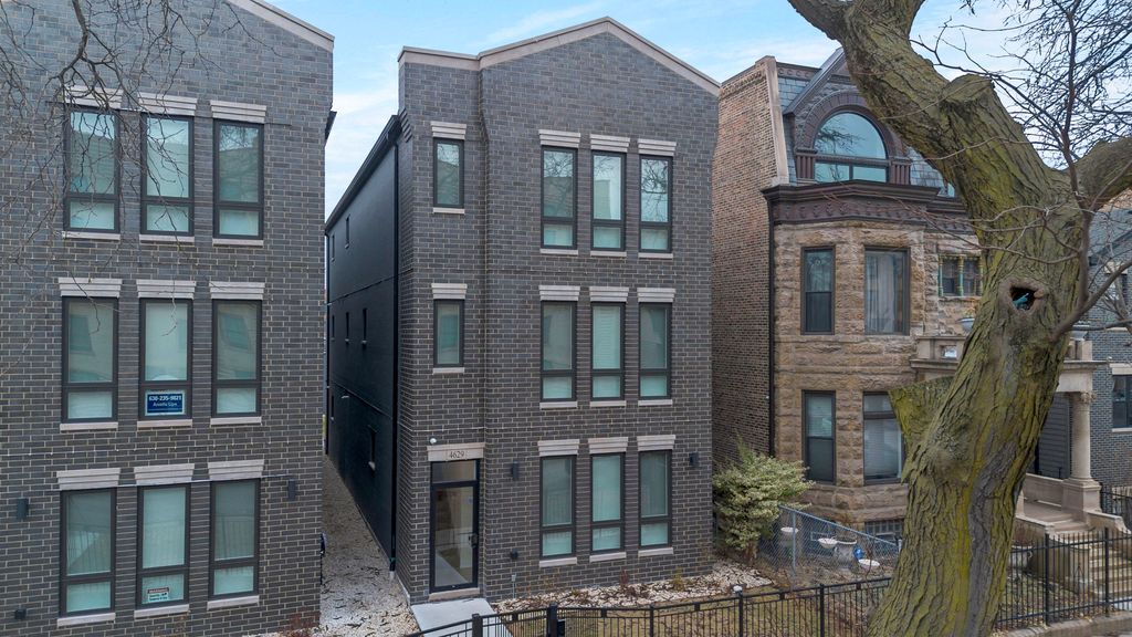 4629 S Michigan Avenue 3, Chicago, IL 60653