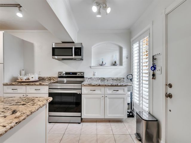2121 Fountain View Drive H1, Houston, TX 77057