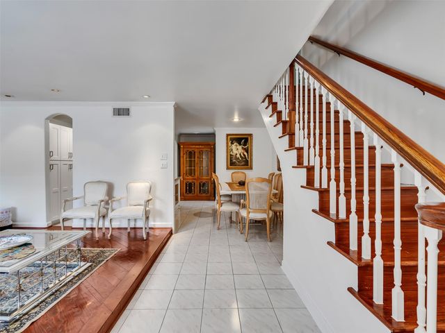2121 Fountain View Drive H1, Houston, TX 77057