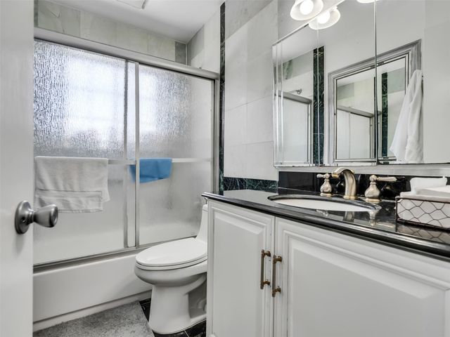 2121 Fountain View Drive H1, Houston, TX 77057