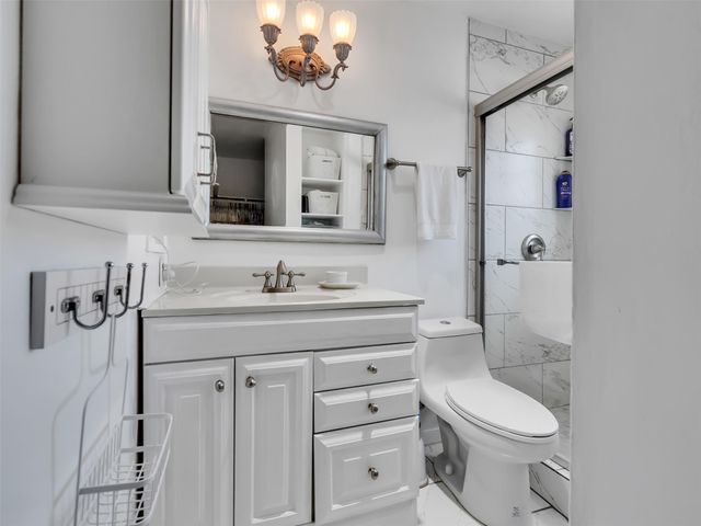 2121 Fountain View Drive H1, Houston, TX 77057