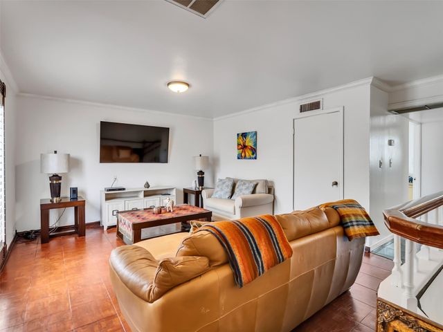 2121 Fountain View Drive H1, Houston, TX 77057
