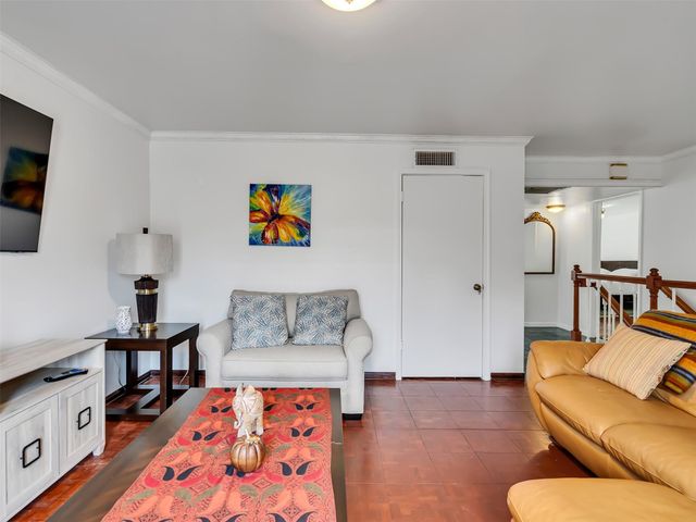 2121 Fountain View Drive H1, Houston, TX 77057