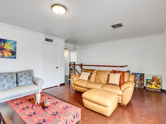 2121 Fountain View Drive H1, Houston, TX 77057