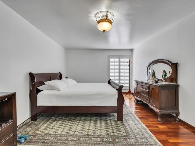 2121 Fountain View Drive H1, Houston, TX 77057