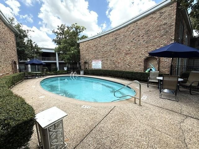 2121 Fountain View Drive H1, Houston, TX 77057