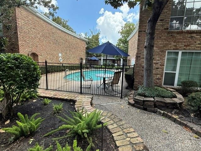 2121 Fountain View Drive H1, Houston, TX 77057