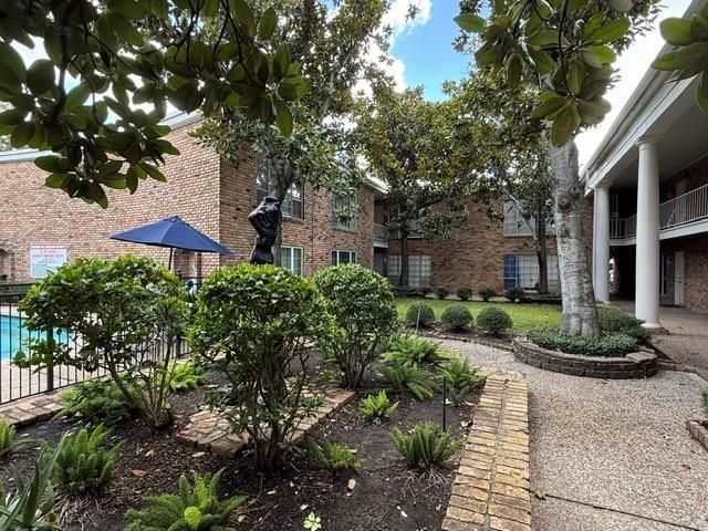 2121 Fountain View Drive H1, Houston, TX 77057