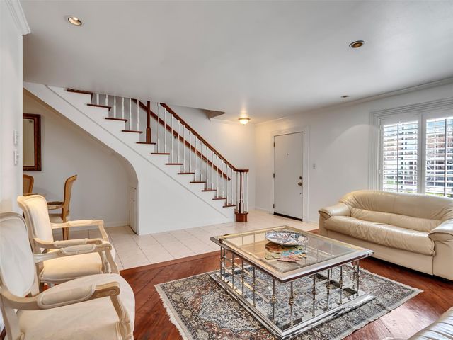 2121 Fountain View Drive H1, Houston, TX 77057