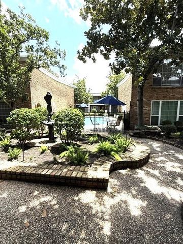 2121 Fountain View Drive H1, Houston, TX 77057