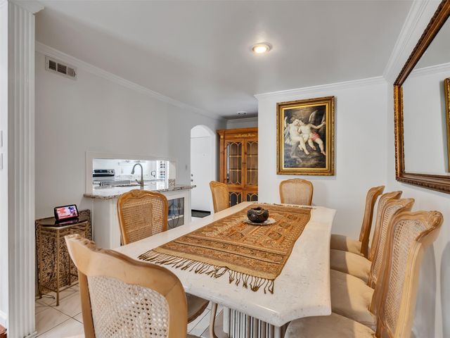 2121 Fountain View Drive H1, Houston, TX 77057
