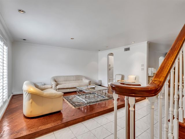 2121 Fountain View Drive H1, Houston, TX 77057