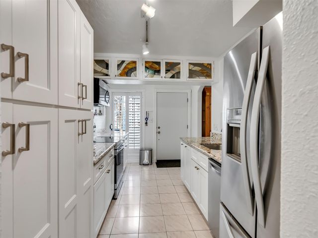 2121 Fountain View Drive H1, Houston, TX 77057