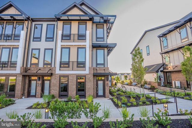112 VILLAGE DR, Skillman, NJ 08558
