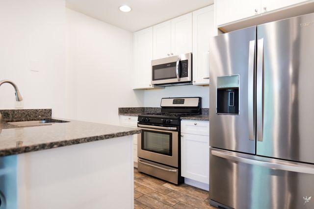 1001 N Mill Street 308, Naperville, IL 60563