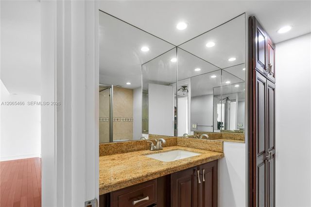 2841 NE 163rd St 1002, North Miami Beach, FL 33160