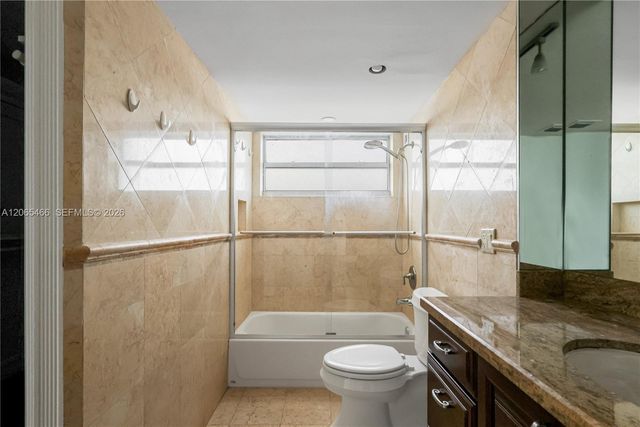 2841 NE 163rd St 1002, North Miami Beach, FL 33160