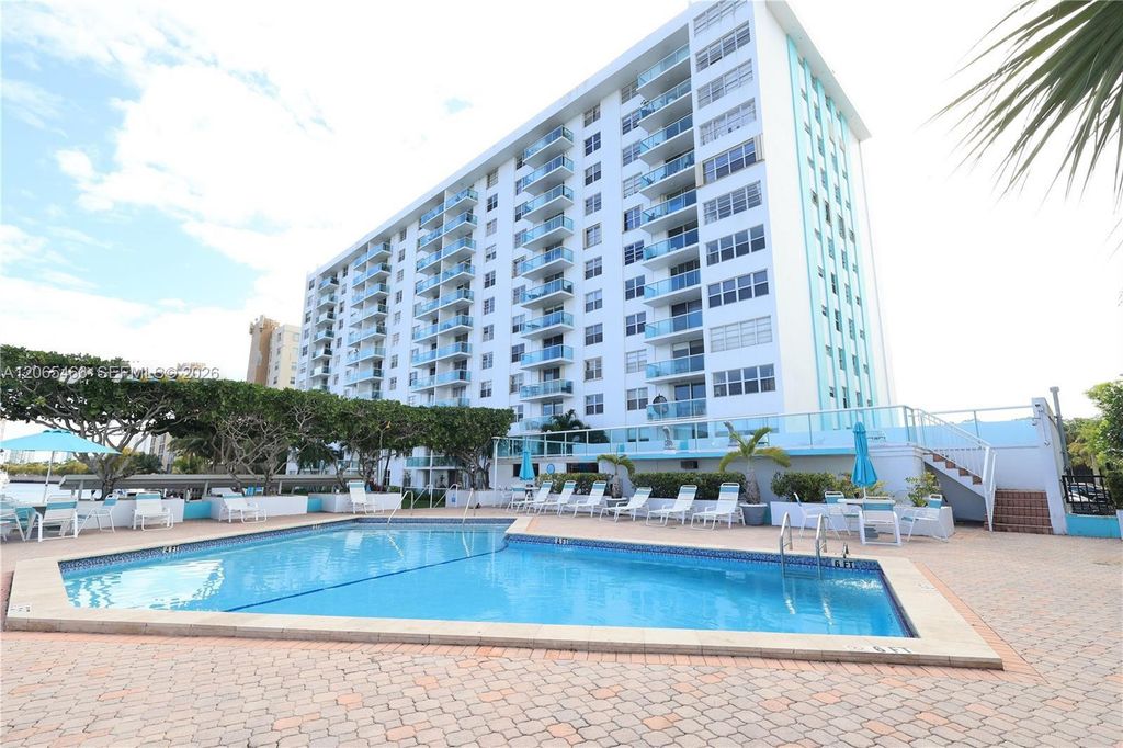 2841 NE 163rd St 1002, North Miami Beach, FL 33160