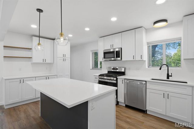 46 Green Acres Road, St Louis, MO 63137