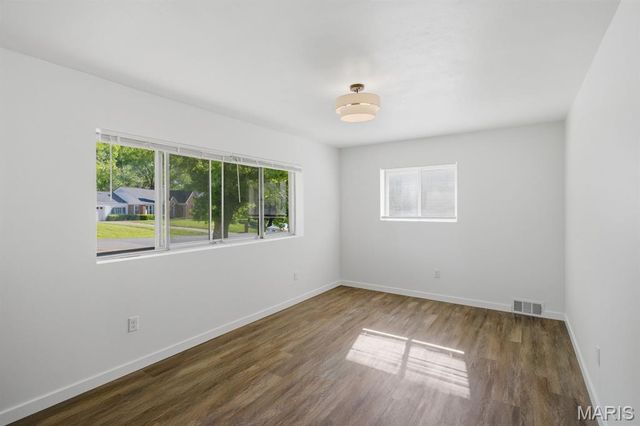46 Green Acres Road, St Louis, MO 63137