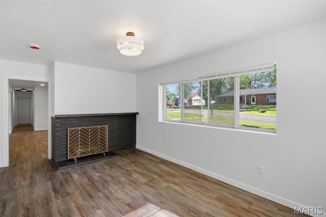 46 Green Acres Road, St Louis, MO 63137