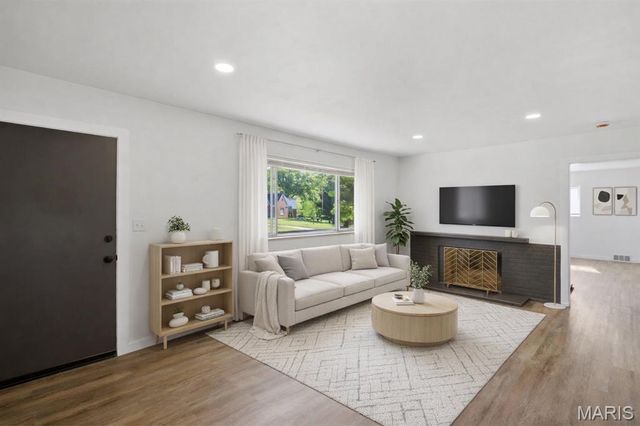 46 Green Acres Road, St Louis, MO 63137