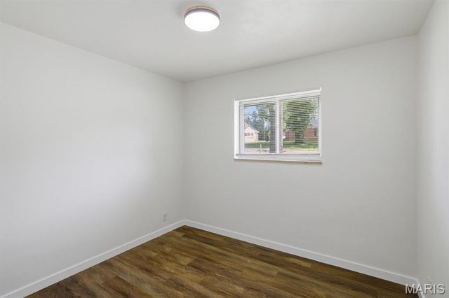 46 Green Acres Road, St Louis, MO 63137