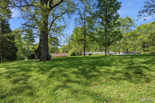 46 Green Acres Road, St Louis, MO 63137