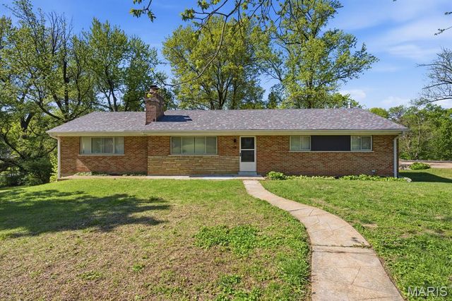 46 Green Acres Road, St Louis, MO 63137