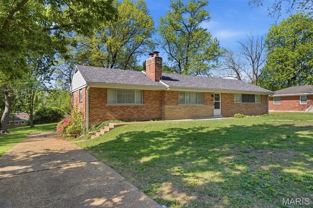 46 Green Acres Road, St Louis, MO 63137