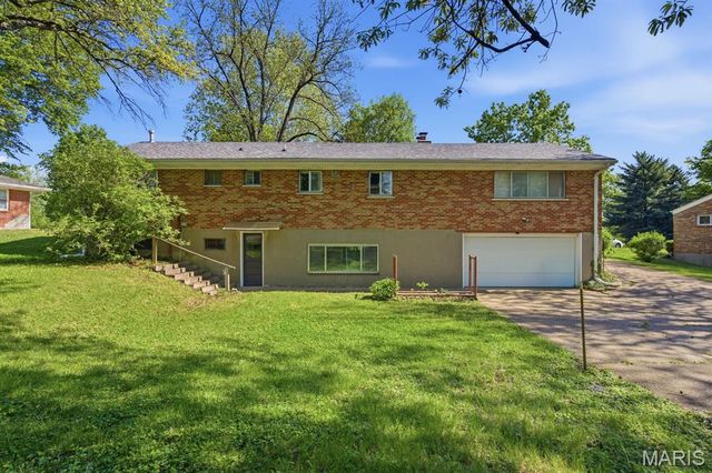 46 Green Acres Road, St Louis, MO 63137