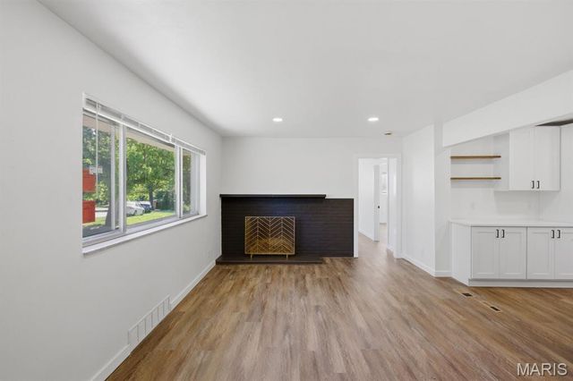 46 Green Acres Road, St Louis, MO 63137