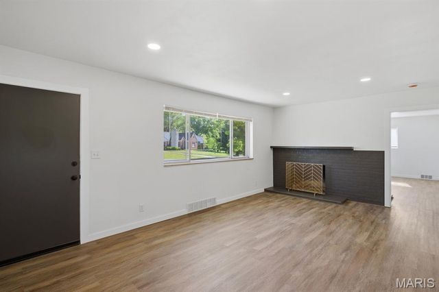 46 Green Acres Road, St Louis, MO 63137