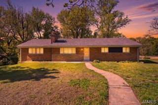 46 Green Acres Road, St Louis, MO 63137