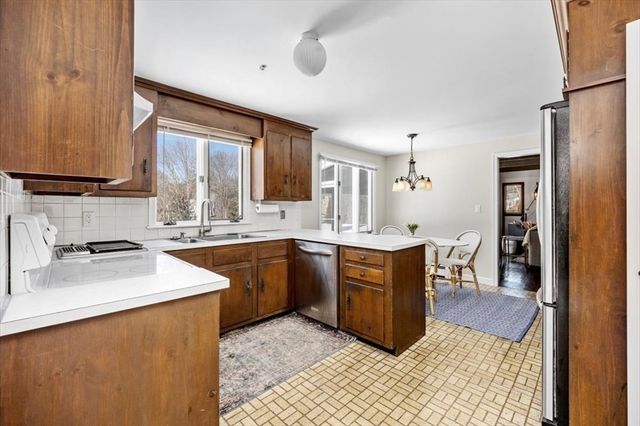 11 Berkley Cir, Hingham, MA 02043