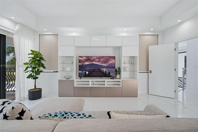 14401 Sunset Ln, Southwest Ranches, FL 33330