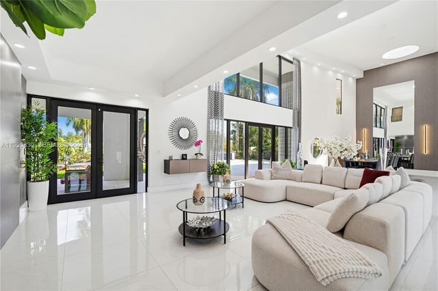 14401 Sunset Ln, Southwest Ranches, FL 33330