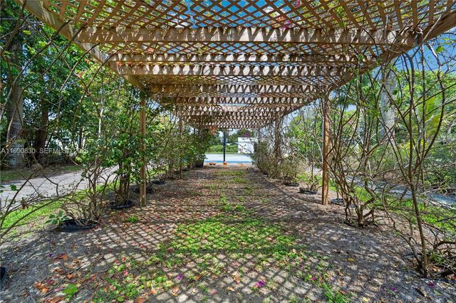 14401 Sunset Ln, Southwest Ranches, FL 33330