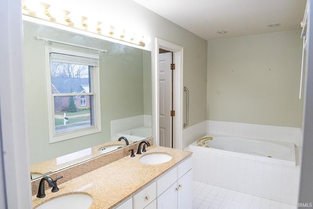 4433 foxmoor Drive, Newburgh, IN 47360