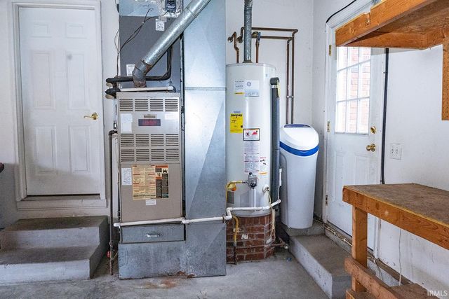 4433 foxmoor Drive, Newburgh, IN 47360