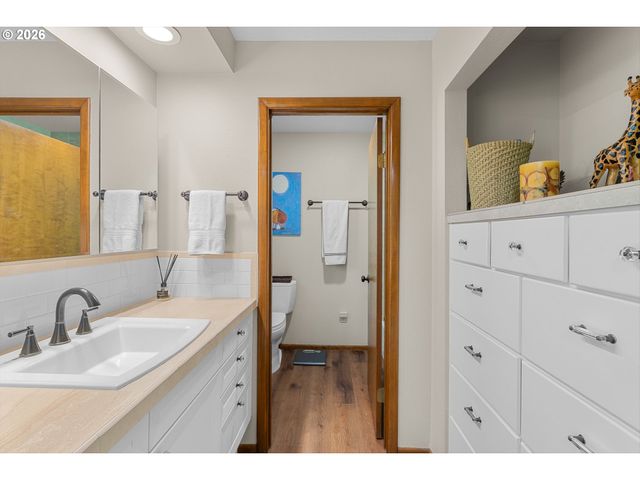 77 CONDOLEA Way, Lake Oswego, OR 97035